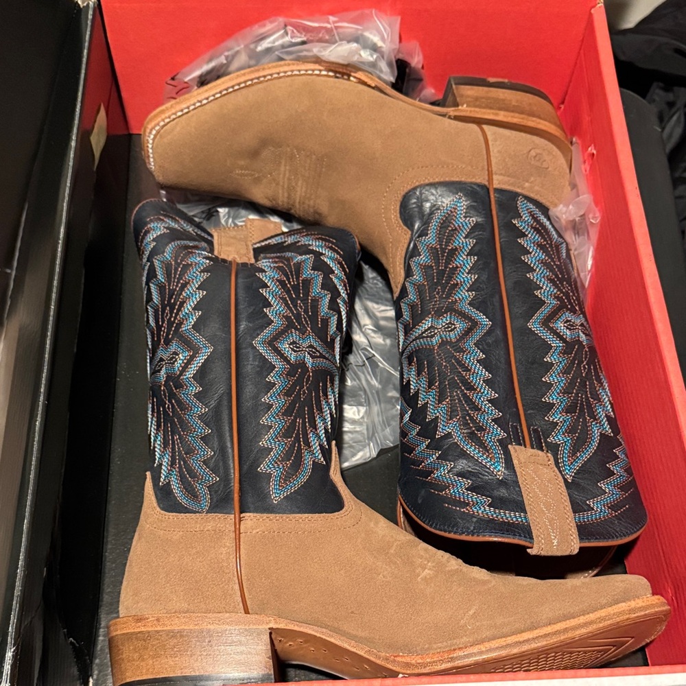 Ariat Tan and Black Cowboy Boots
